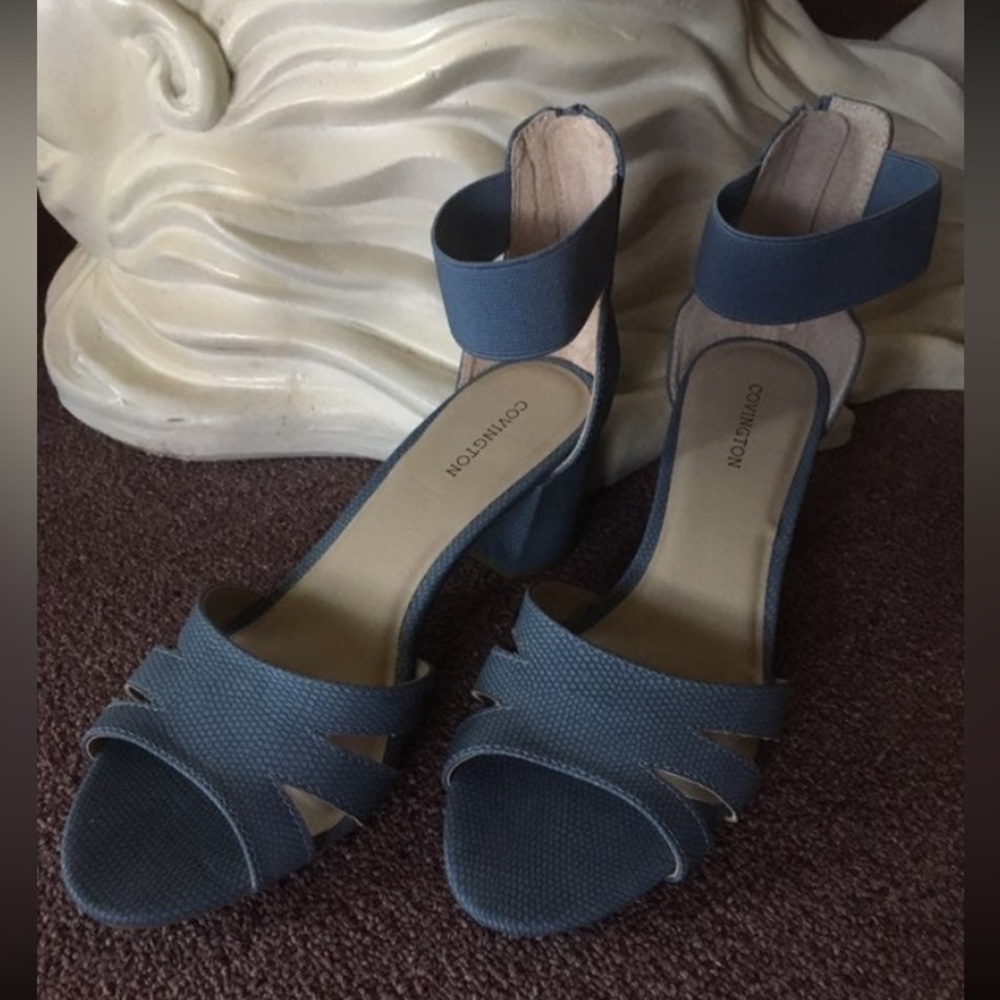 Covington strappy Low Heels sandals 9 ankle strap kitty heel